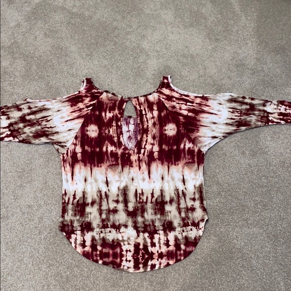 ❌Sold Tie-dyed cold shoulder shirt❌sold❌ - Picture 5 of 10